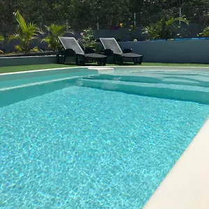  Hébergement de vacances O El