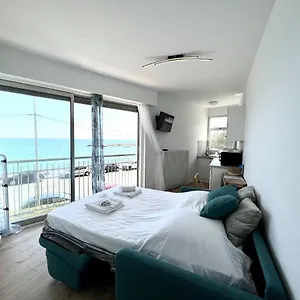 https://chateau-saint-louis-2-vue-mer-panoramique-plage.fr-provencehotel.com